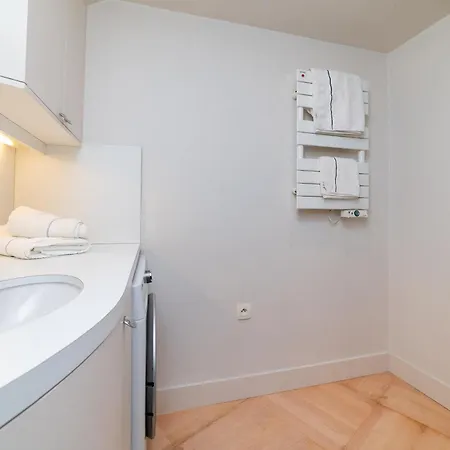 Between Saint Germain & Eiffel Tower High Ceiling Renovated Townhouse Terrace Ac!!!! Parigi
